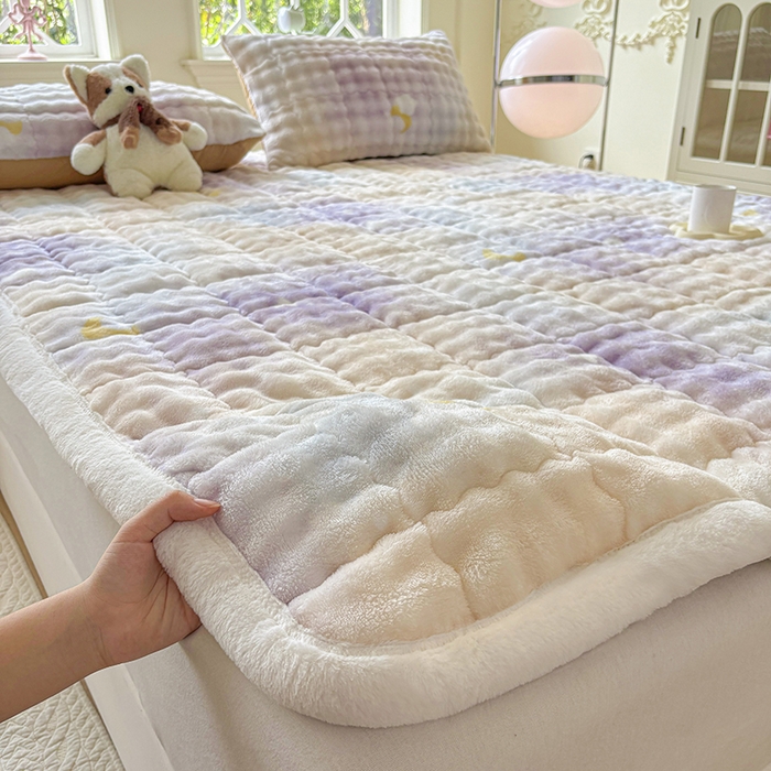 91家纺网 家纺一手货源 找家纺 2025新款印花泡泡兔毛绒床垫学生宿舍床褥软垫 彩色星空