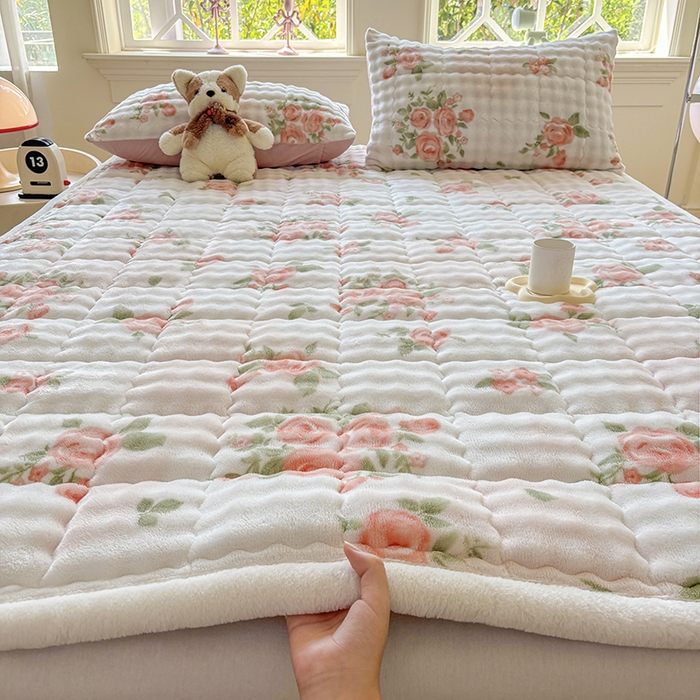 91家纺网 家纺一手货源 找家纺 2025新款印花泡泡兔毛绒床垫学生宿舍床褥软垫 繁花