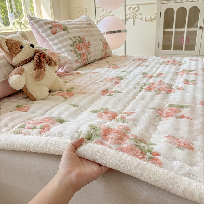 91家纺网 家纺一手货源 找家纺 2025新款印花泡泡兔毛绒床垫学生宿舍床褥软垫 繁花