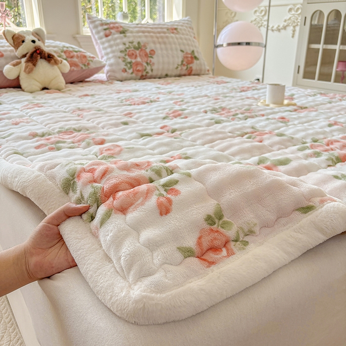 91家纺网 家纺一手货源 找家纺 2025新款印花泡泡兔毛绒床垫学生宿舍床褥软垫 繁花