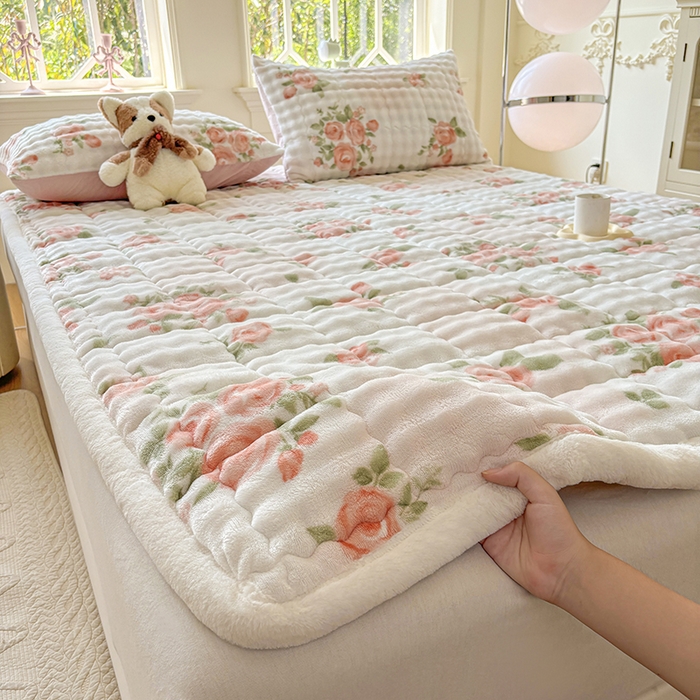 91家纺网 家纺一手货源 找家纺 2025新款印花泡泡兔毛绒床垫学生宿舍床褥软垫 繁花