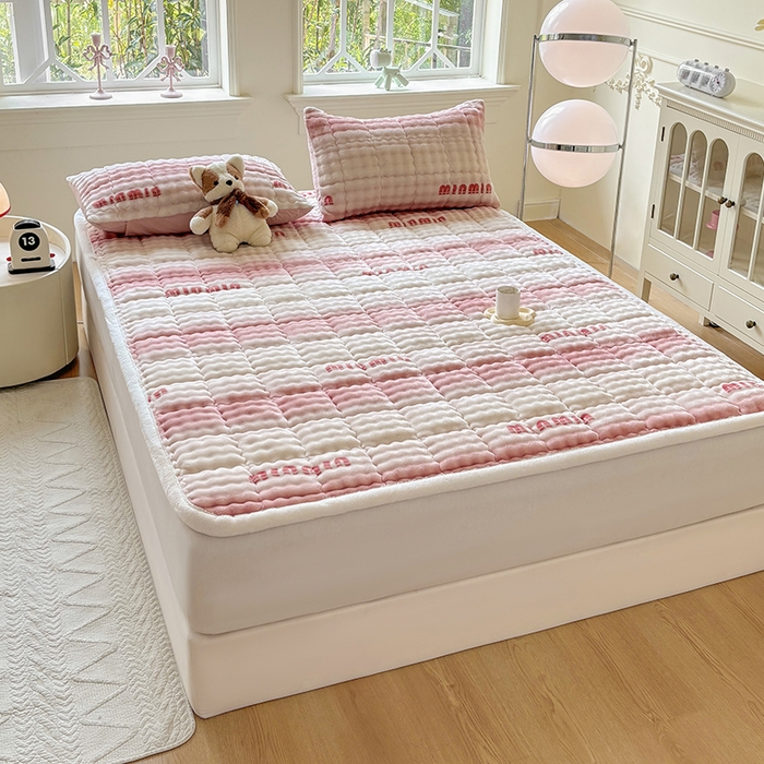 91家纺网 家纺一手货源 找家纺 2025新款印花泡泡兔毛绒床垫学生宿舍床褥软垫 粉色空间