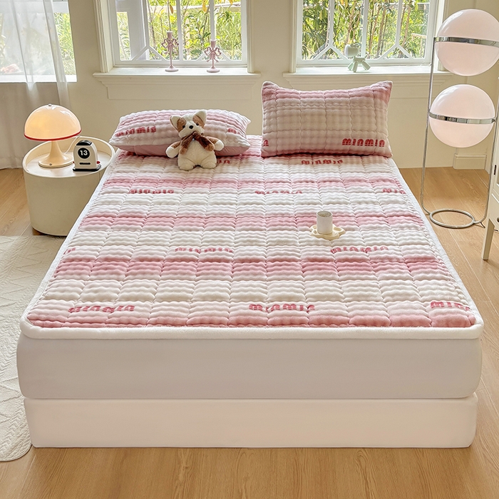 91家纺网 家纺一手货源 找家纺 2025新款印花泡泡兔毛绒床垫学生宿舍床褥软垫 粉色空间