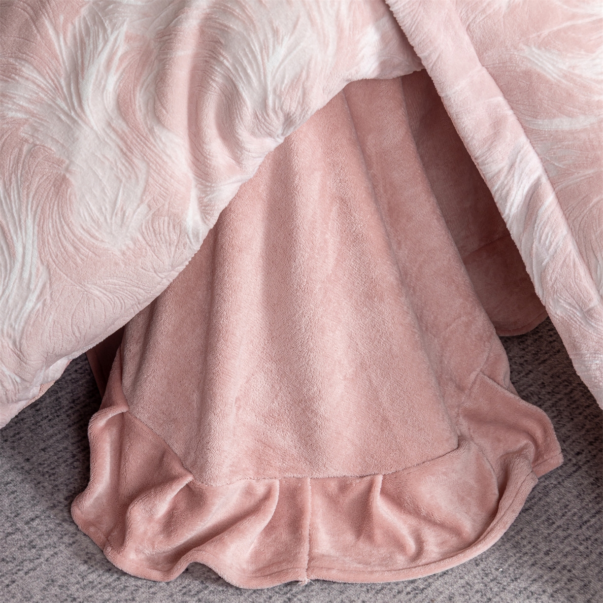 91家纺网 家纺一手货源 找家纺 罗优家纺 2025新款牛奶绒雕花绒四件套 冬日暖阳-粉