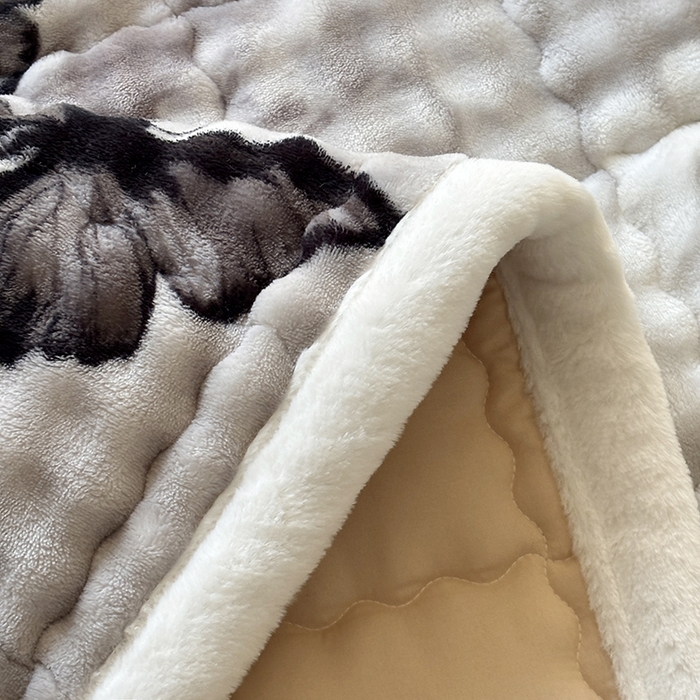 91家纺网 家纺一手货源 找家纺 2025新款印花泡泡兔毛绒床垫学生宿舍床褥软垫 灰色大蝴蝶