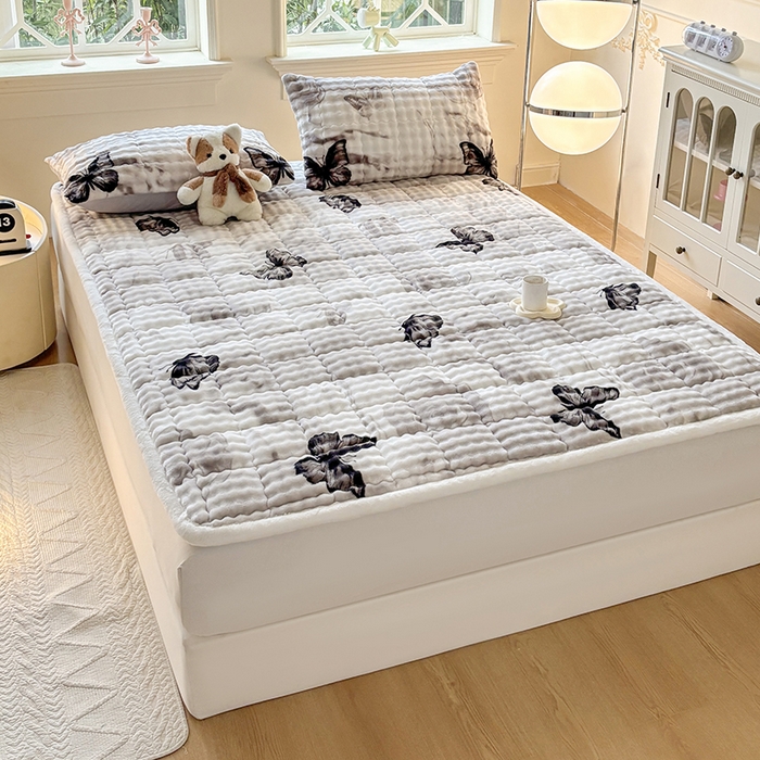 91家纺网 家纺一手货源 找家纺 2025新款印花泡泡兔毛绒床垫学生宿舍床褥软垫 灰色大蝴蝶