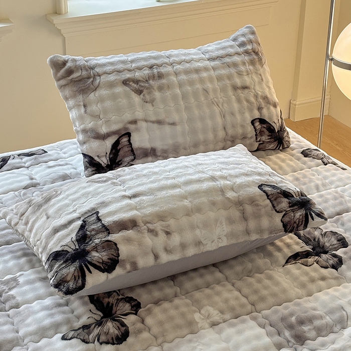 91家纺网 家纺一手货源 找家纺 2025新款印花泡泡兔毛绒床垫学生宿舍床褥软垫 灰色大蝴蝶