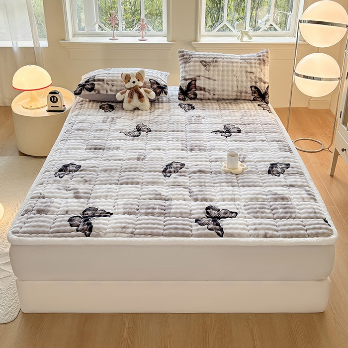 91家纺网 家纺一手货源 找家纺 2025新款印花泡泡兔毛绒床垫学生宿舍床褥软垫 灰色大蝴蝶