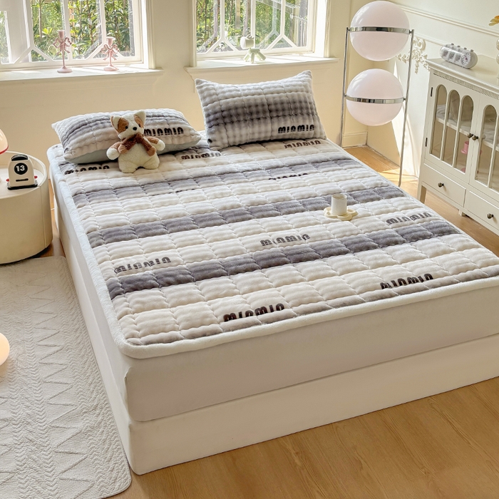 91家纺网 家纺一手货源 找家纺 2025新款印花泡泡兔毛绒床垫学生宿舍床褥软垫 灰色空间