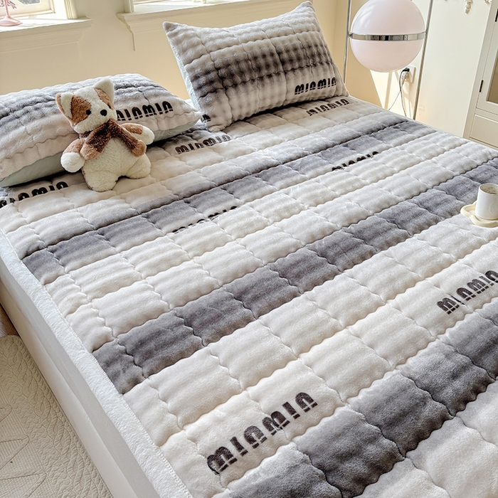 91家纺网 家纺一手货源 找家纺 2025新款印花泡泡兔毛绒床垫学生宿舍床褥软垫 灰色空间