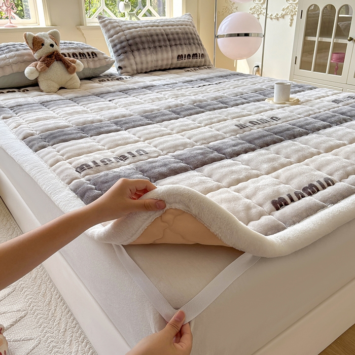 91家纺网 家纺一手货源 找家纺 2025新款印花泡泡兔毛绒床垫学生宿舍床褥软垫 灰色空间