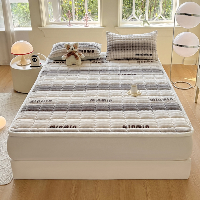 91家纺网 家纺一手货源 找家纺 2025新款印花泡泡兔毛绒床垫学生宿舍床褥软垫 灰色空间