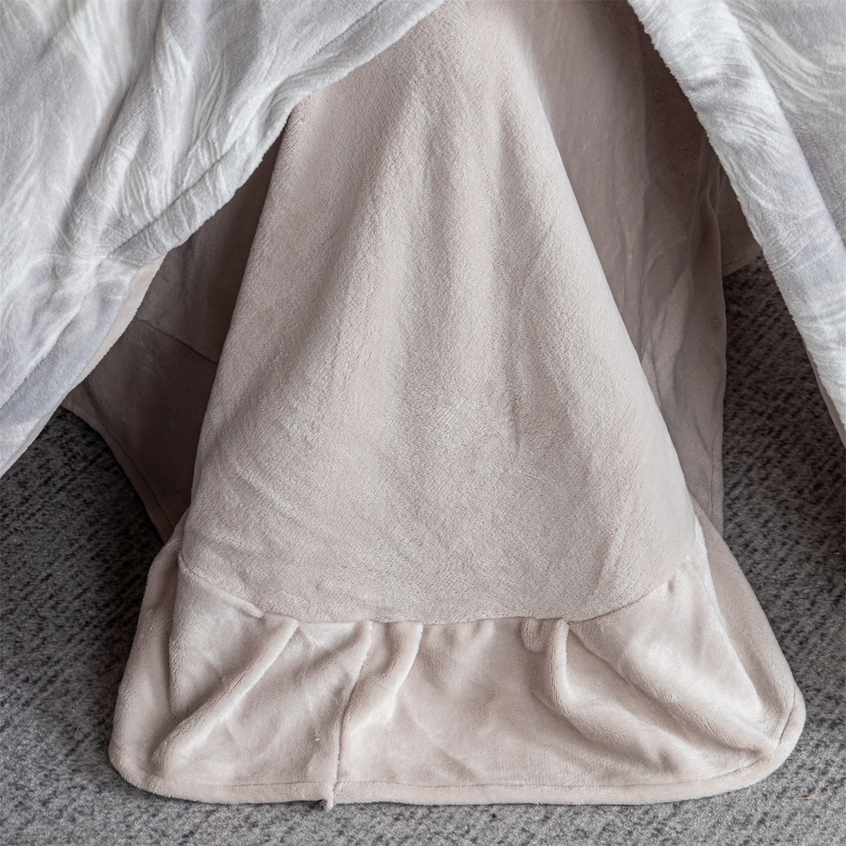 91家纺网 家纺一手货源 找家纺 罗优家纺 2025新款牛奶绒雕花绒四件套 冬日暖阳-灰