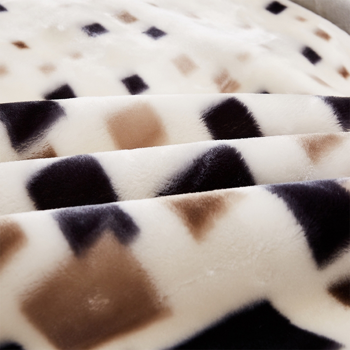 91家纺网 家纺一手货源 找家纺 雅诗帛 【2025年新款】双层加厚冬季毛毯拉舍尔毛毯加绒特厚婚庆结婚送礼毯子盖毯珊瑚绒 经典方块