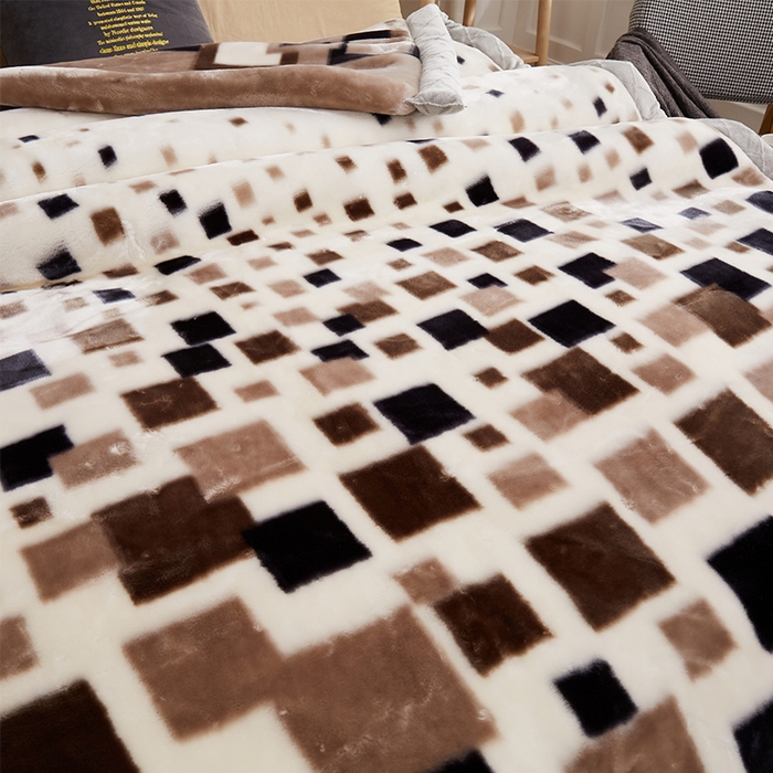 91家纺网 家纺一手货源 找家纺 雅诗帛 【2025年新款】双层加厚冬季毛毯拉舍尔毛毯加绒特厚婚庆结婚送礼毯子盖毯珊瑚绒 经典方块