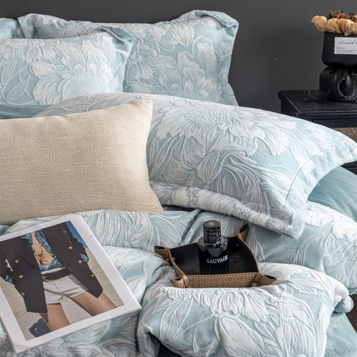 91家纺网 家纺一手货源 找家纺 罗优家纺 2025新款牛奶绒雕花绒四件套 芳华绮丽-蓝