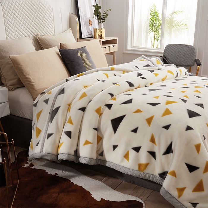 91家纺网 家纺一手货源 找家纺 雅诗帛 【2025年新款】双层加厚冬季毛毯拉舍尔毛毯加绒特厚婚庆结婚送礼毯子盖毯珊瑚绒 米白三角