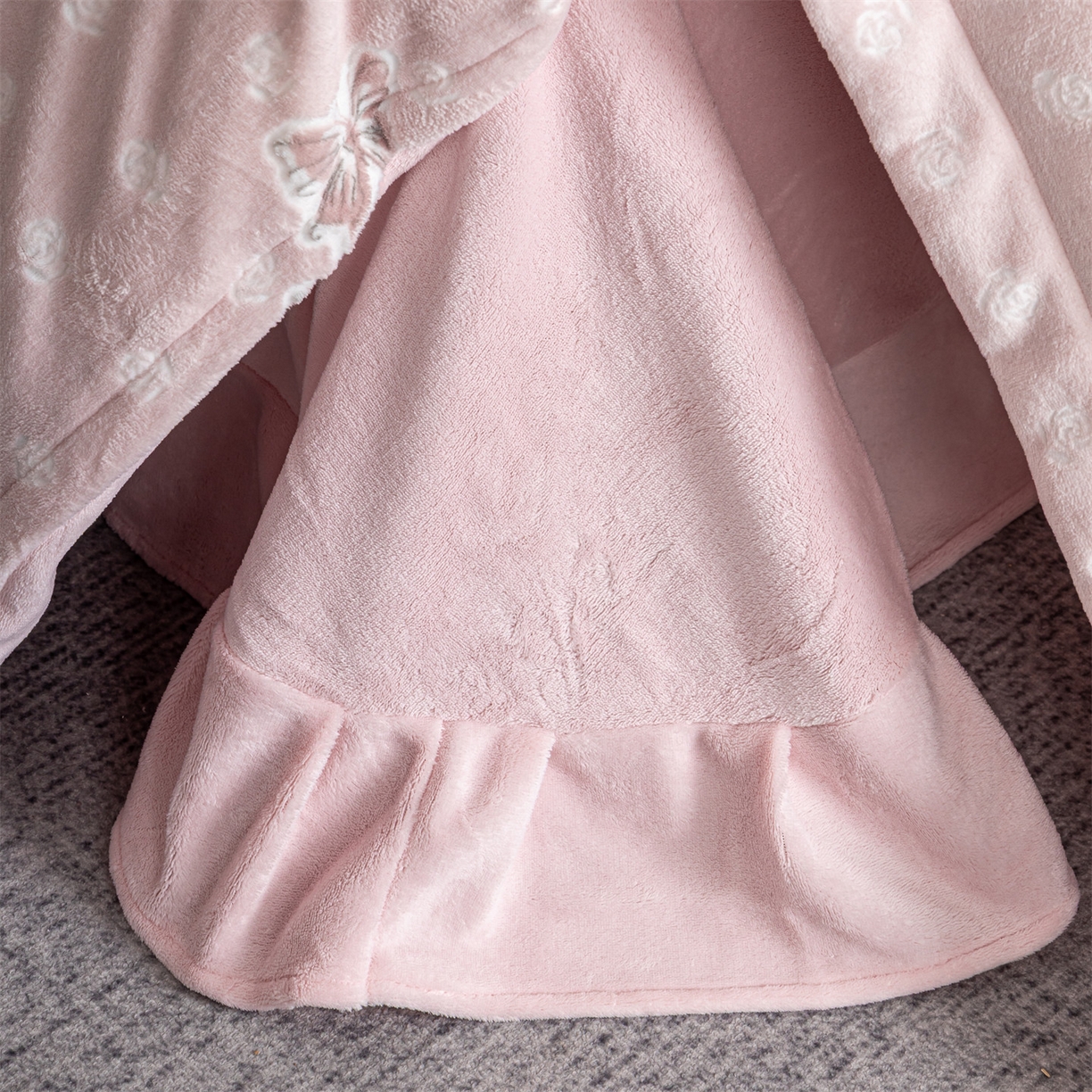 91家纺网 家纺一手货源 找家纺 罗优家纺 2025新款牛奶绒雕花绒四件套 花间蝶舞