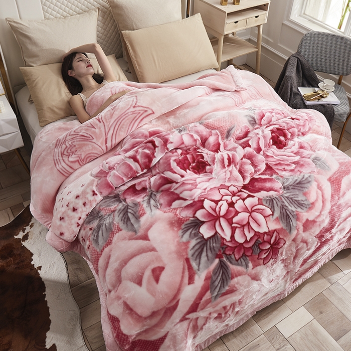 91家纺网 家纺一手货源 找家纺 雅诗帛 【2025年新款】双层加厚冬季毛毯拉舍尔毛毯加绒特厚婚庆结婚送礼毯子盖毯珊瑚绒 牡丹仙子-粉