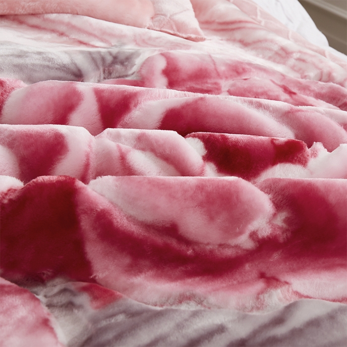 91家纺网 家纺一手货源 找家纺 雅诗帛 【2025年新款】双层加厚冬季毛毯拉舍尔毛毯加绒特厚婚庆结婚送礼毯子盖毯珊瑚绒 牡丹仙子-粉