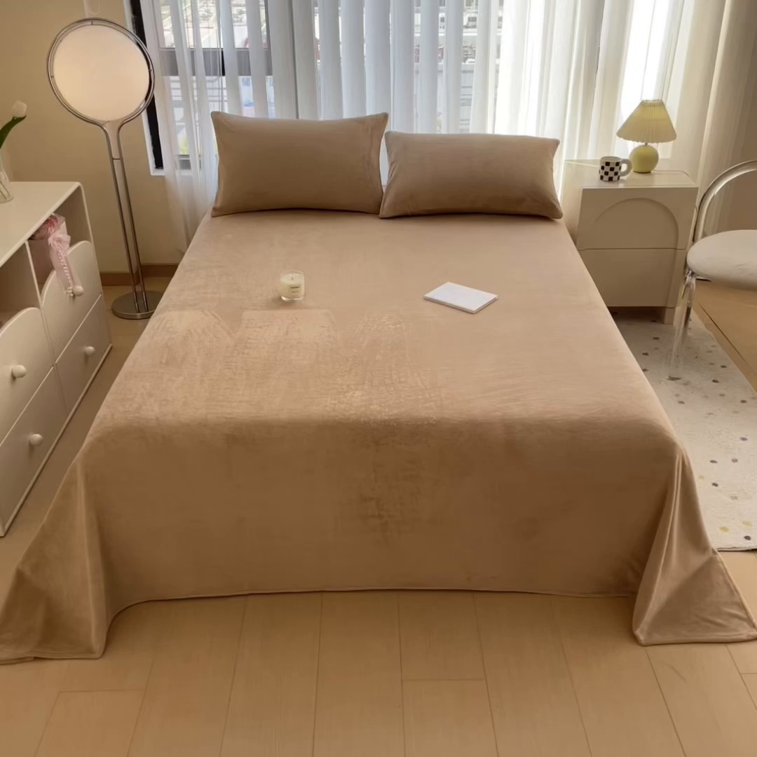 91家纺网 家纺一手货源 找家纺 丽美人家纺 2025秋冬新款牛奶绒纯色单床单 鸭嘴咖