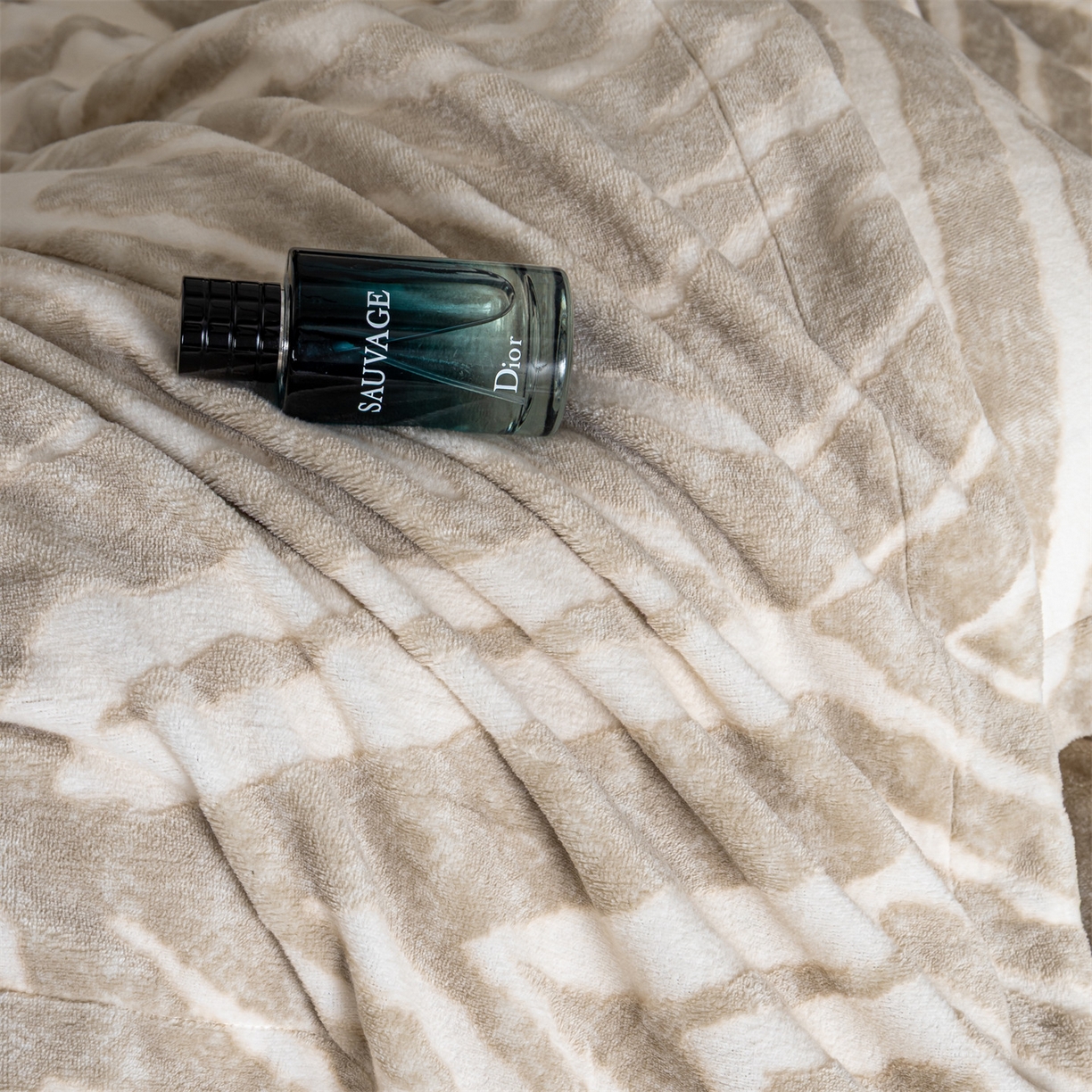 91家纺网 家纺一手货源 找家纺 罗优家纺 2025新款牛奶绒雕花绒四件套 菱形-棕