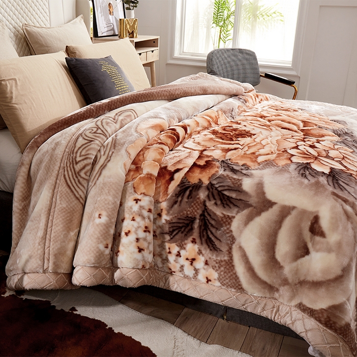 91家纺网 家纺一手货源 找家纺 雅诗帛 【2025年新款】双层加厚冬季毛毯拉舍尔毛毯加绒特厚婚庆结婚送礼毯子盖毯珊瑚绒 牡丹仙子-咖