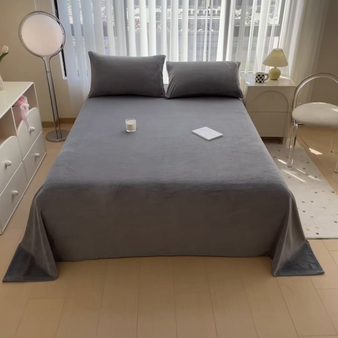 91家纺网 家纺一手货源 找家纺 丽美人家纺 2025秋冬新款牛奶绒纯色单床单 大麦灰