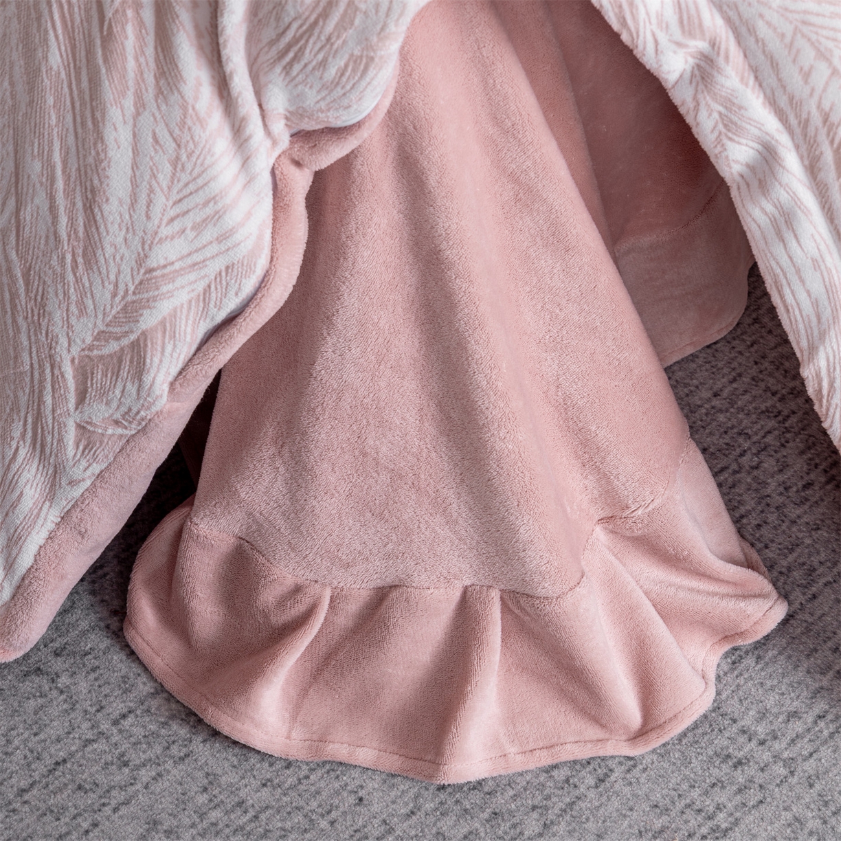 91家纺网 家纺一手货源 找家纺 罗优家纺 2025新款牛奶绒雕花绒四件套 芦苇-粉