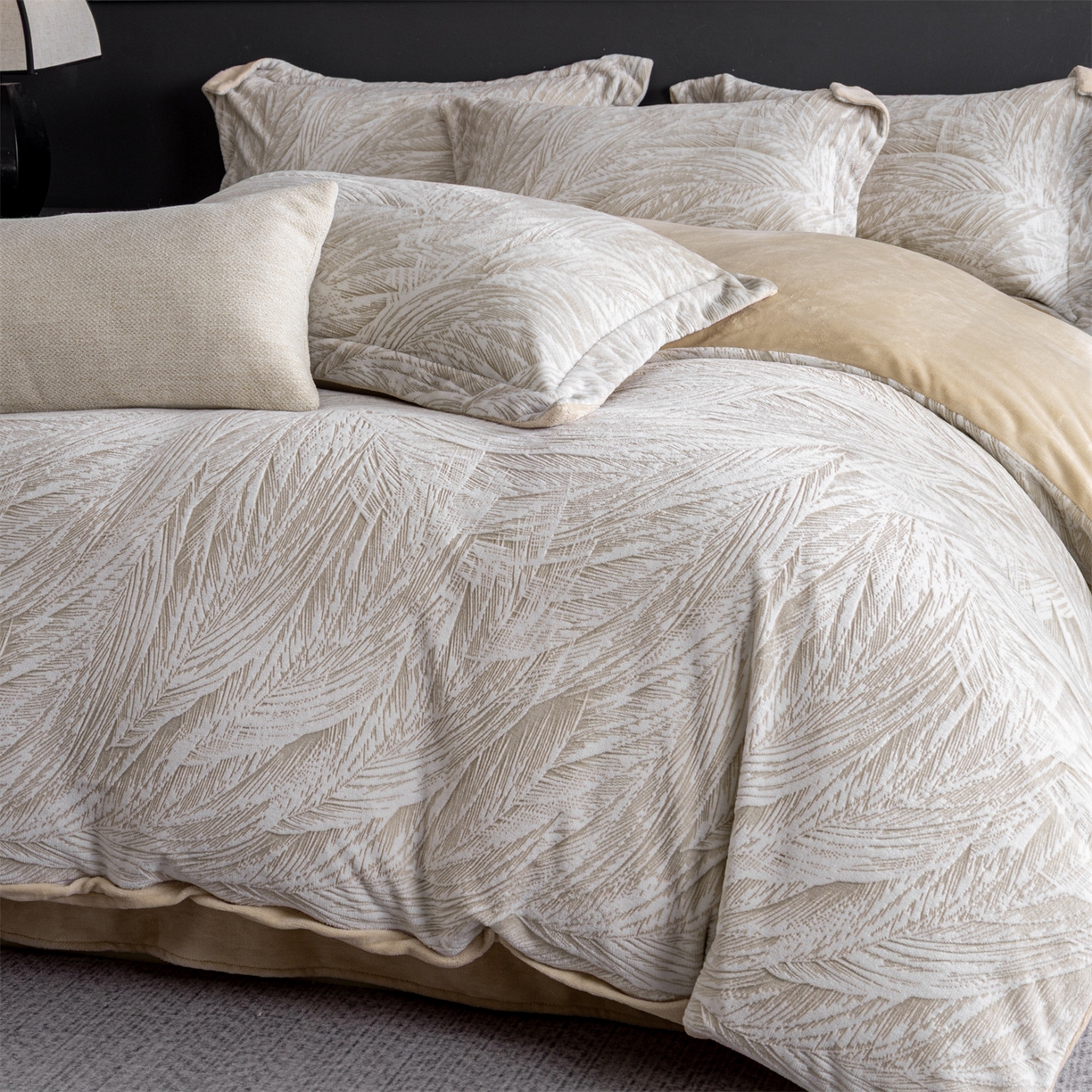 91家纺网 家纺一手货源 找家纺 罗优家纺 2025新款牛奶绒雕花绒四件套 芦苇-咖