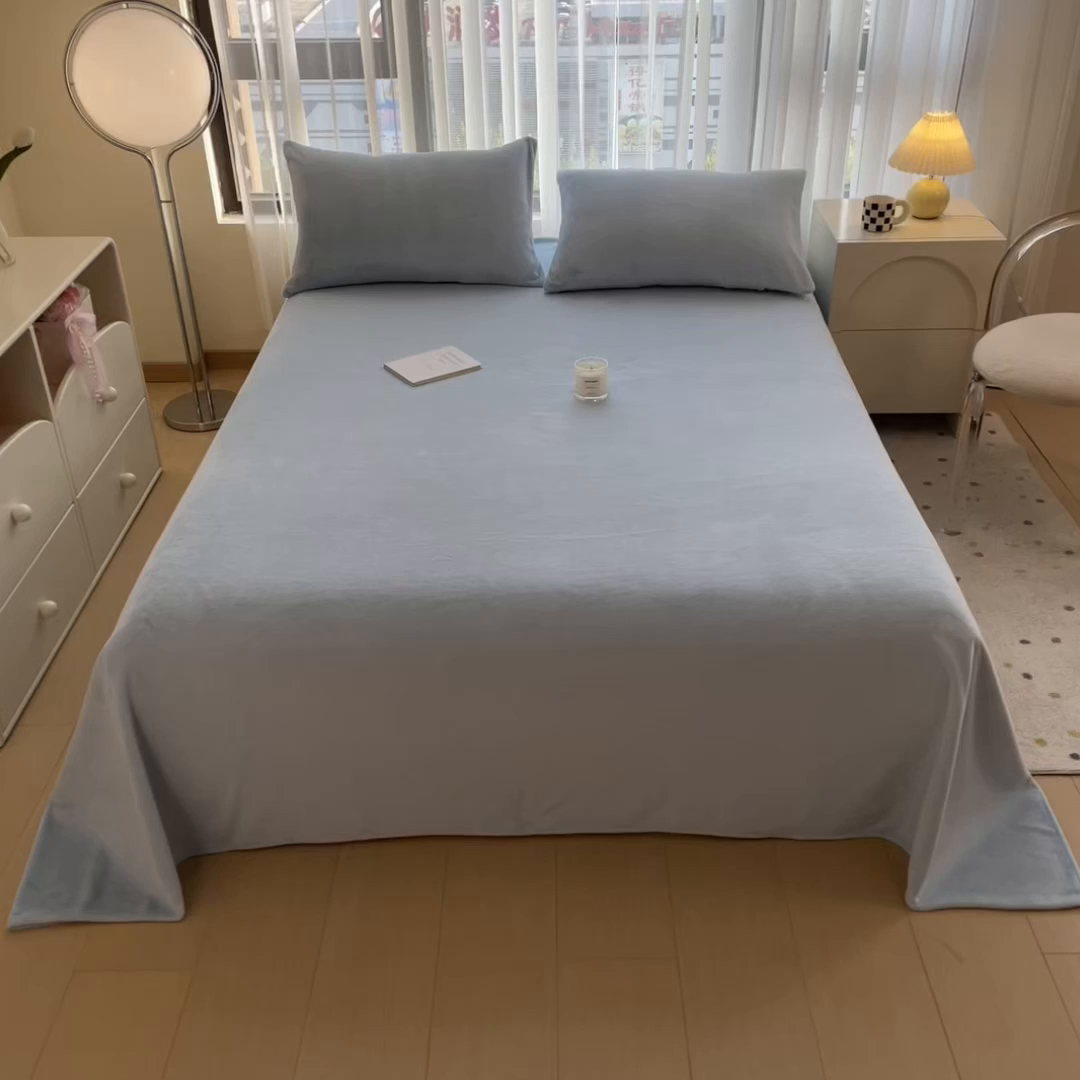 91家纺网 家纺一手货源 找家纺 丽美人家纺 2025秋冬新款牛奶绒纯色单床单 海天蓝