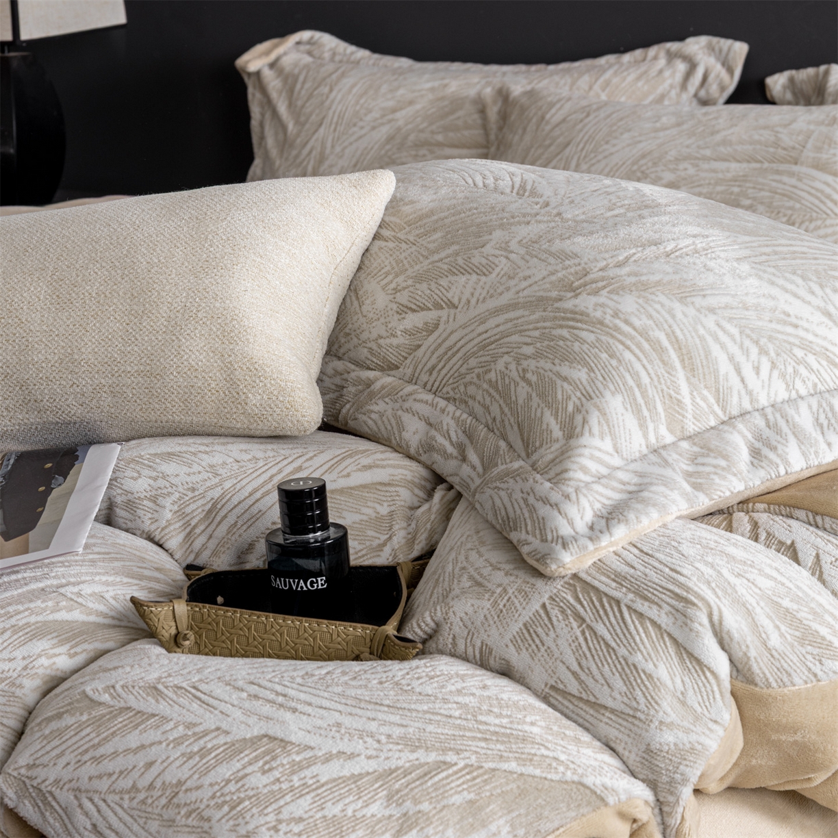 91家纺网 家纺一手货源 找家纺 罗优家纺 2025新款牛奶绒雕花绒四件套 芦苇-咖