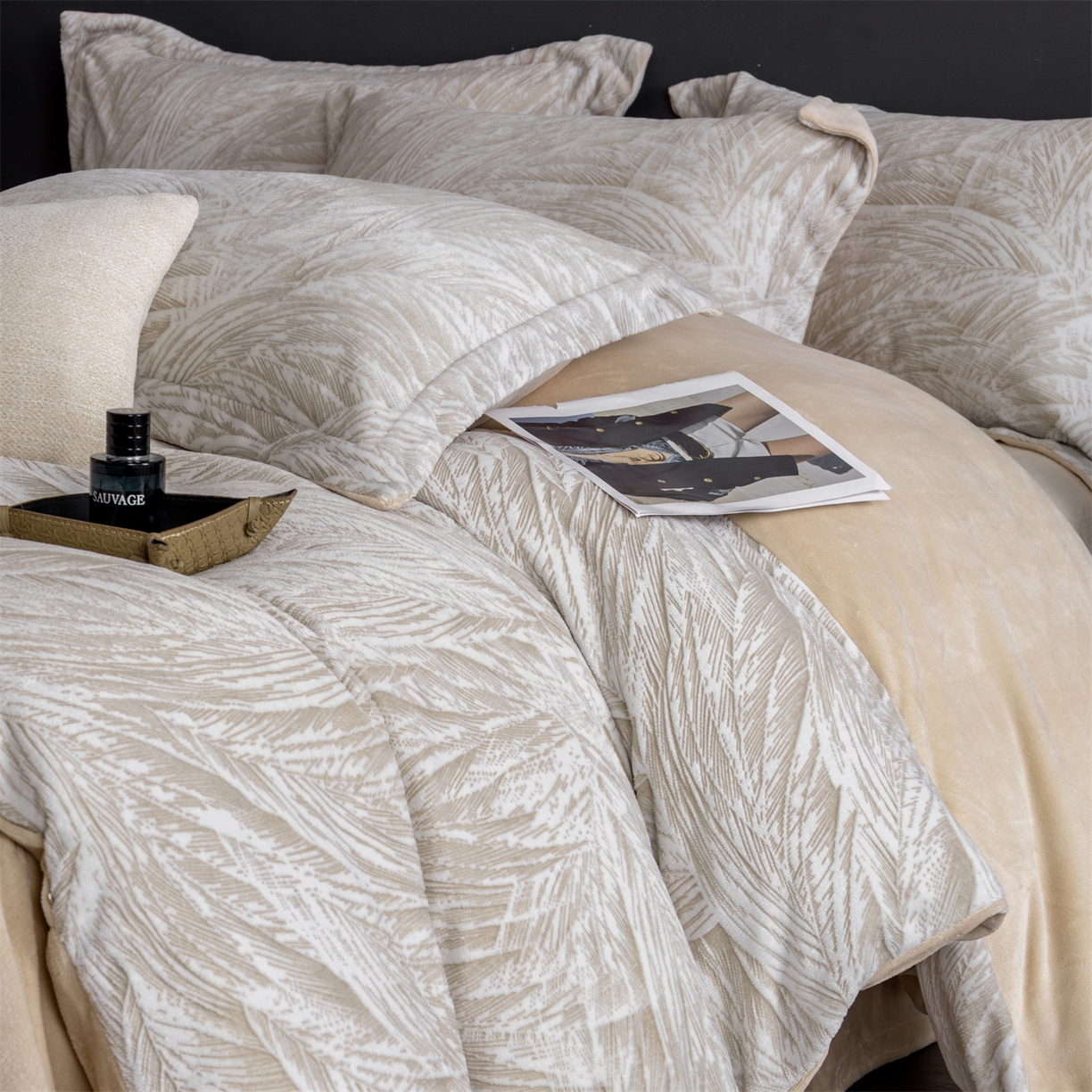 91家纺网 家纺一手货源 找家纺 罗优家纺 2025新款牛奶绒雕花绒四件套 芦苇-咖