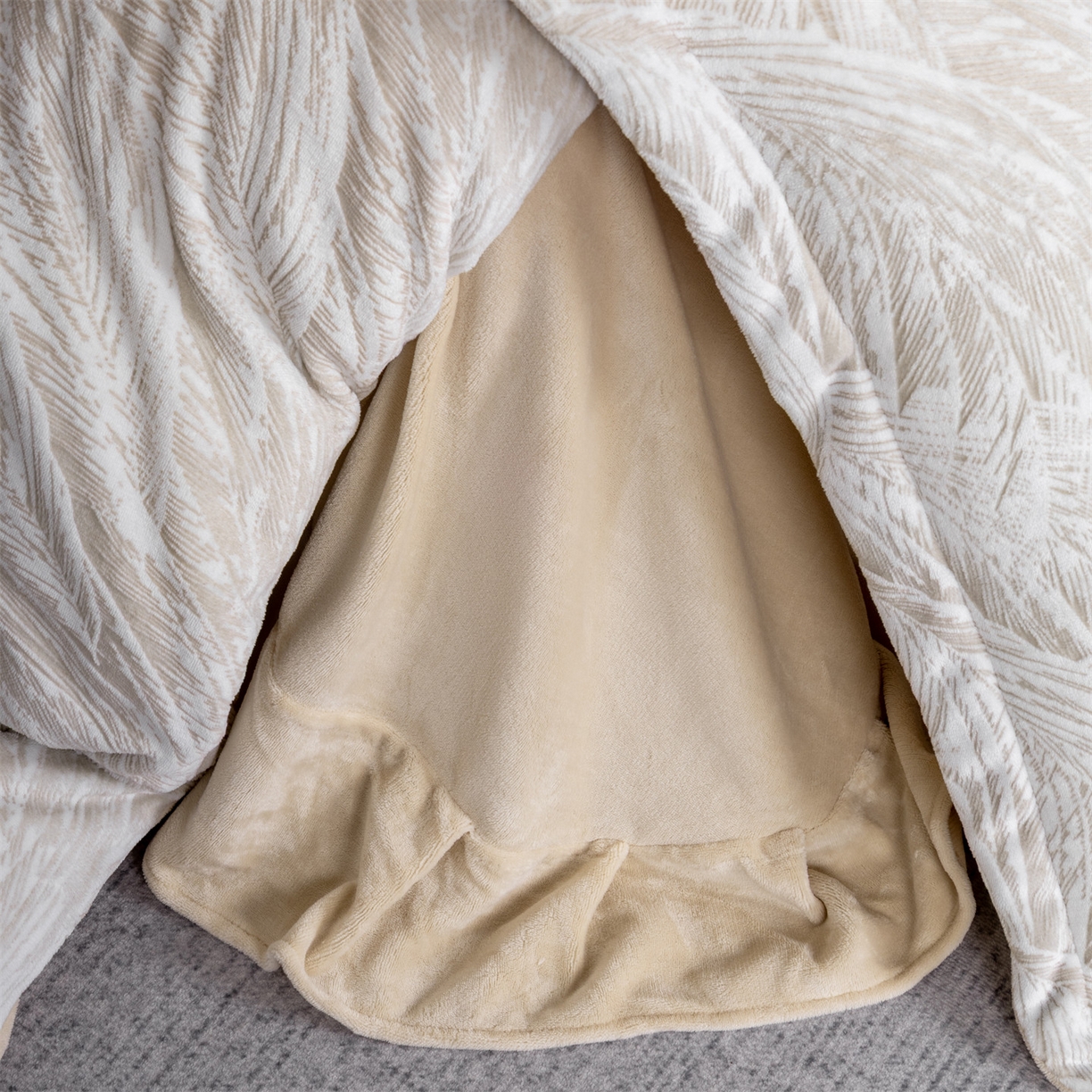 91家纺网 家纺一手货源 找家纺 罗优家纺 2025新款牛奶绒雕花绒四件套 芦苇-咖