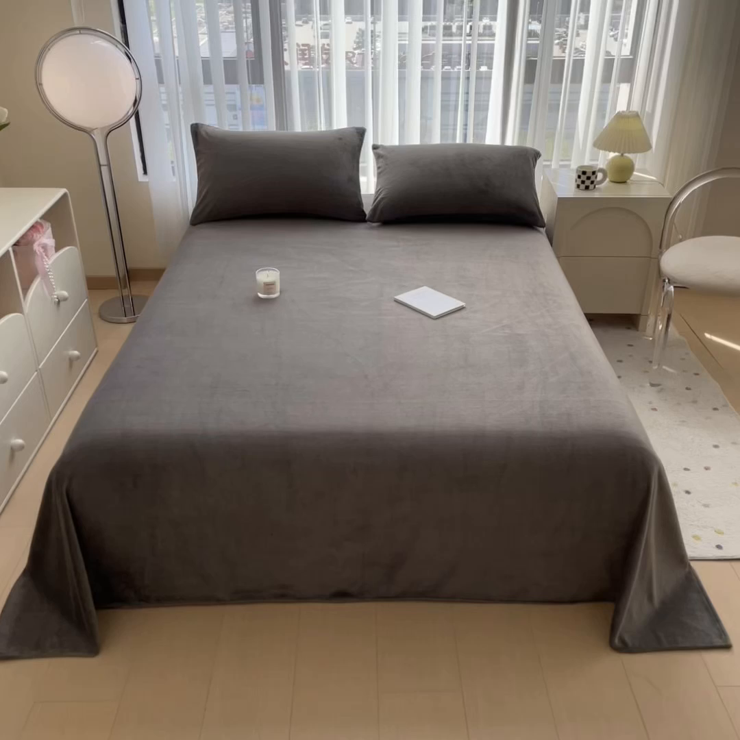 91家纺网 家纺一手货源 找家纺 丽美人家纺 2025秋冬新款牛奶绒纯色单床单 抹茶灰