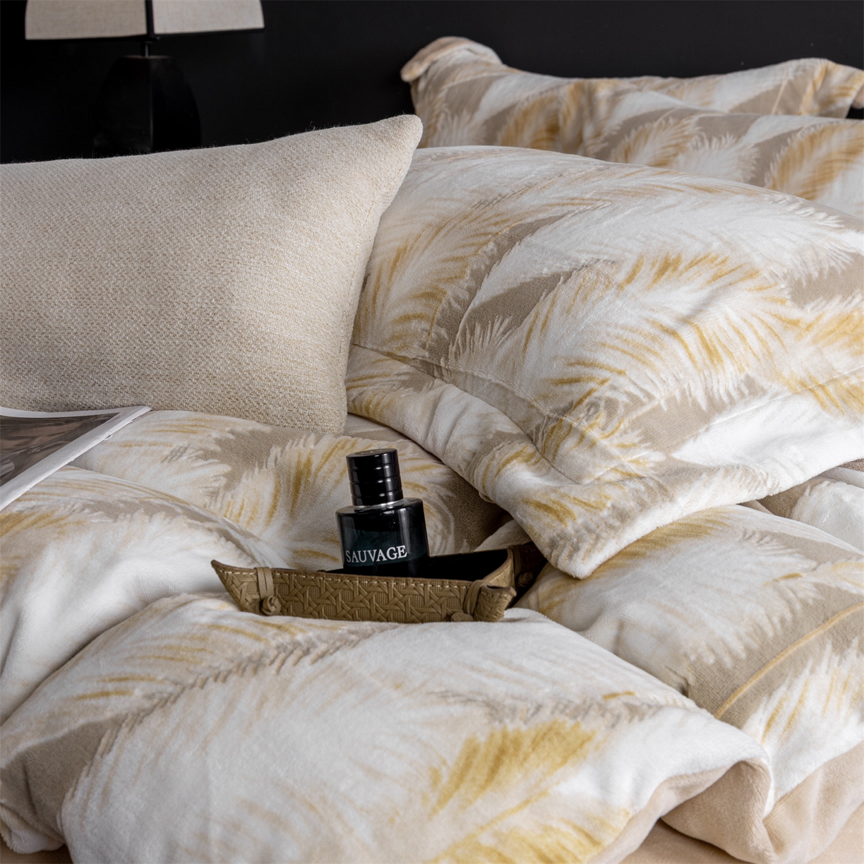 91家纺网 家纺一手货源 找家纺 罗优家纺 2025新款牛奶绒雕花绒四件套 芦苇花