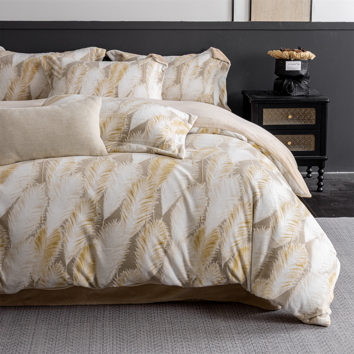 91家纺网 家纺一手货源 找家纺 罗优家纺 2025新款牛奶绒雕花绒四件套 芦苇花