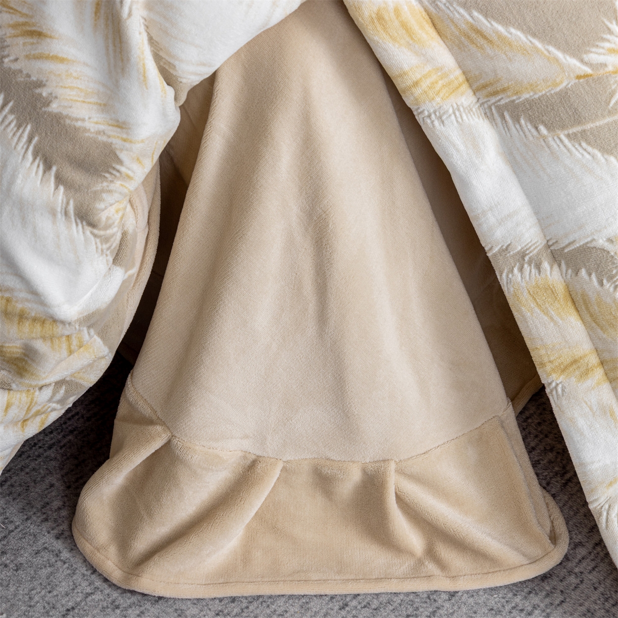 91家纺网 家纺一手货源 找家纺 罗优家纺 2025新款牛奶绒雕花绒四件套 芦苇花