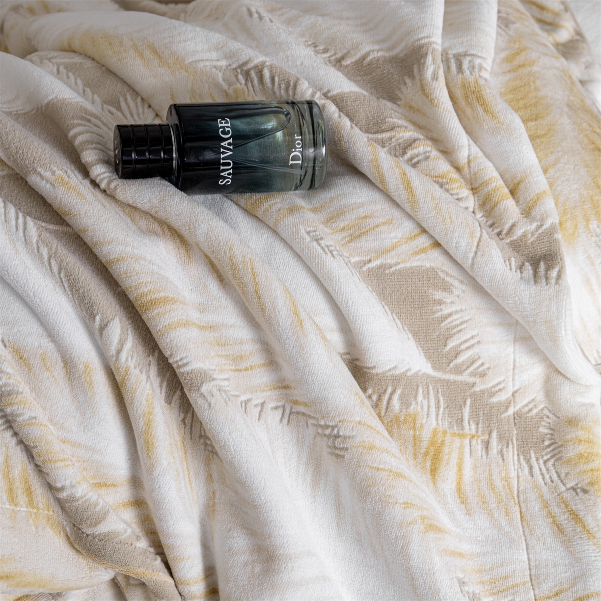 91家纺网 家纺一手货源 找家纺 罗优家纺 2025新款牛奶绒雕花绒四件套 芦苇花