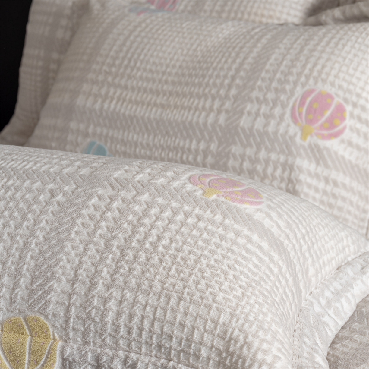 91家纺网 家纺一手货源 找家纺 罗优家纺 2025新款牛奶绒雕花绒四件套 南瓜派对