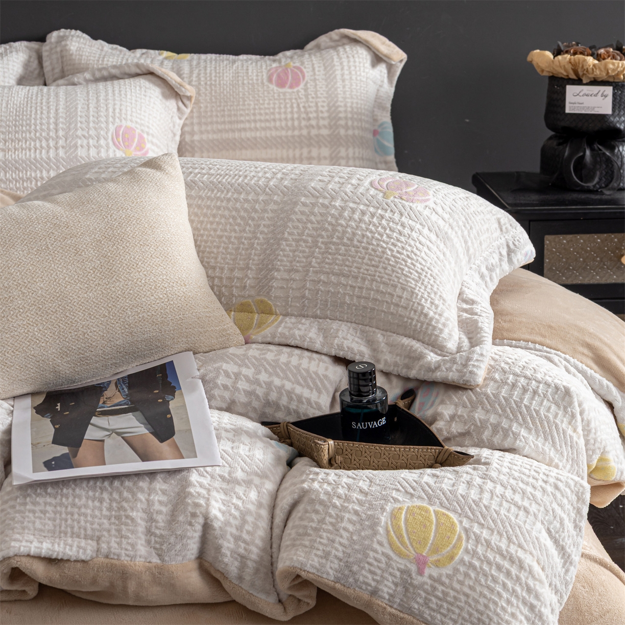 91家纺网 家纺一手货源 找家纺 罗优家纺 2025新款牛奶绒雕花绒四件套 南瓜派对