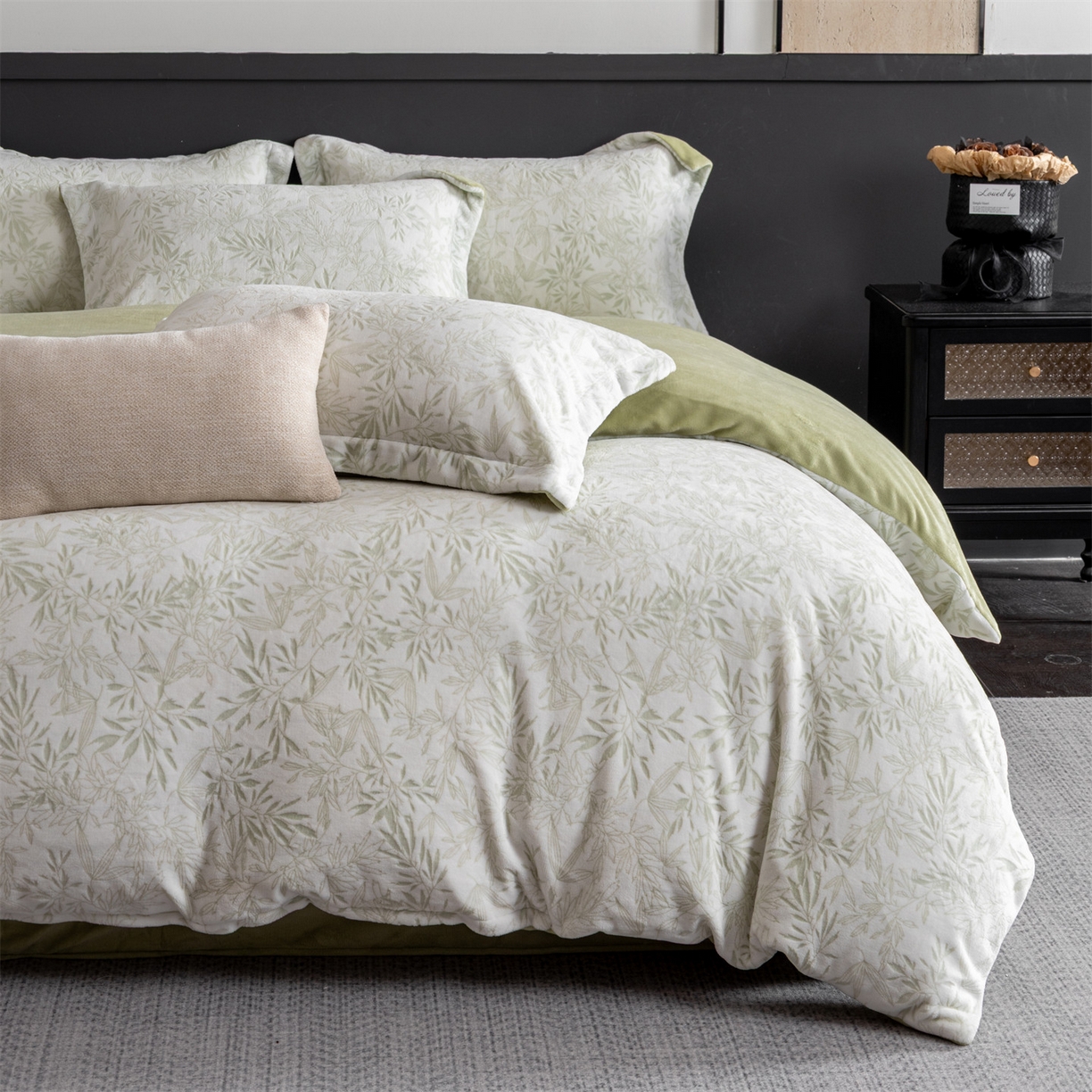 91家纺网 家纺一手货源 找家纺 罗优家纺 2025新款牛奶绒雕花绒四件套 飘叶-绿