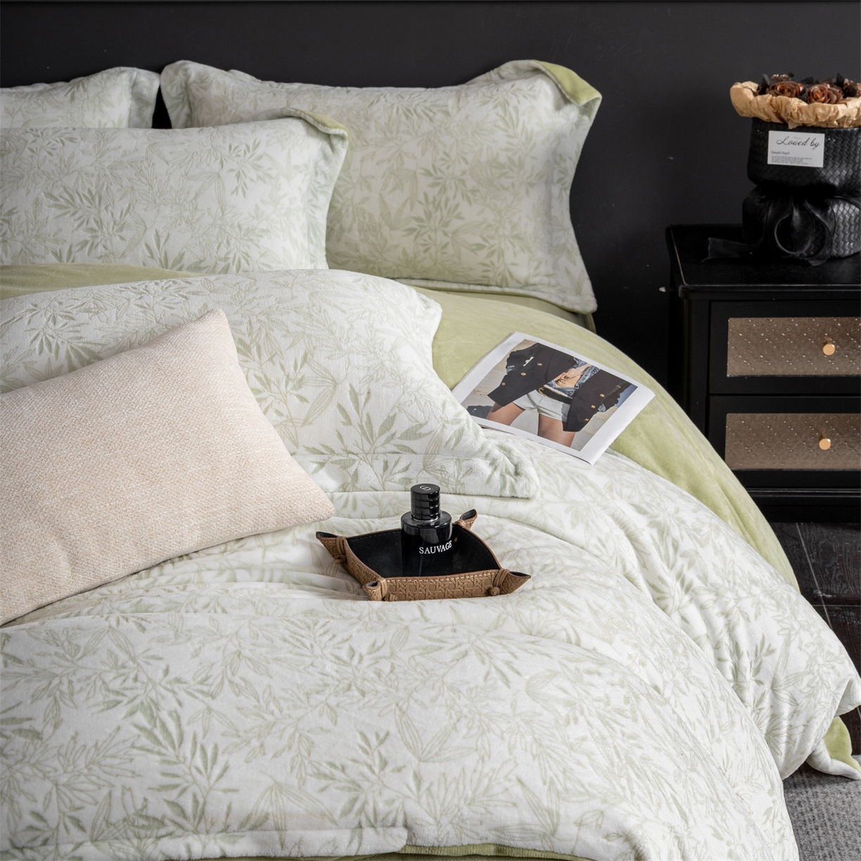 91家纺网 家纺一手货源 找家纺 罗优家纺 2025新款牛奶绒雕花绒四件套 飘叶-绿