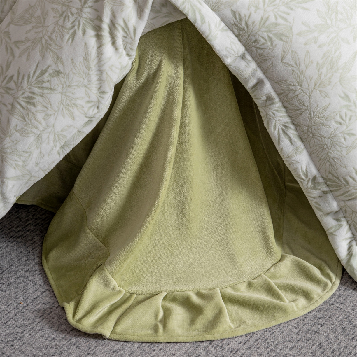 91家纺网 家纺一手货源 找家纺 罗优家纺 2025新款牛奶绒雕花绒四件套 飘叶-绿