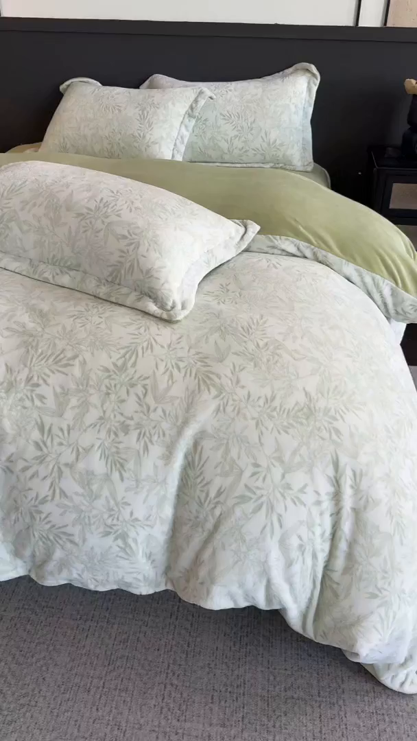 91家纺网 家纺一手货源 找家纺 罗优家纺 2025新款牛奶绒雕花绒四件套 飘叶-绿