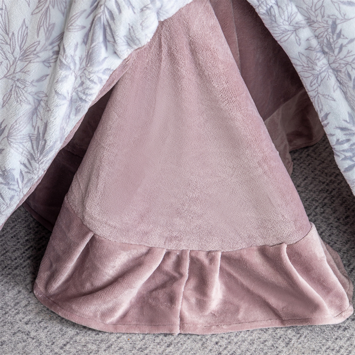 91家纺网 家纺一手货源 找家纺 罗优家纺 2025新款牛奶绒雕花绒四件套 飘叶-紫