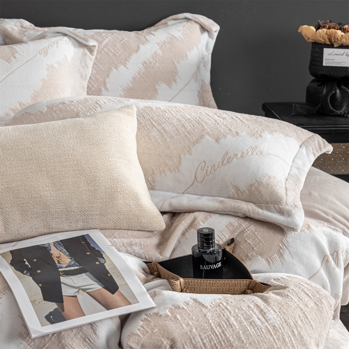 91家纺网 家纺一手货源 找家纺 罗优家纺 2025新款牛奶绒雕花绒四件套 时尚格韵