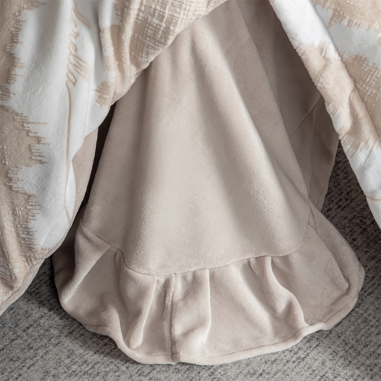 91家纺网 家纺一手货源 找家纺 罗优家纺 2025新款牛奶绒雕花绒四件套 时尚格韵