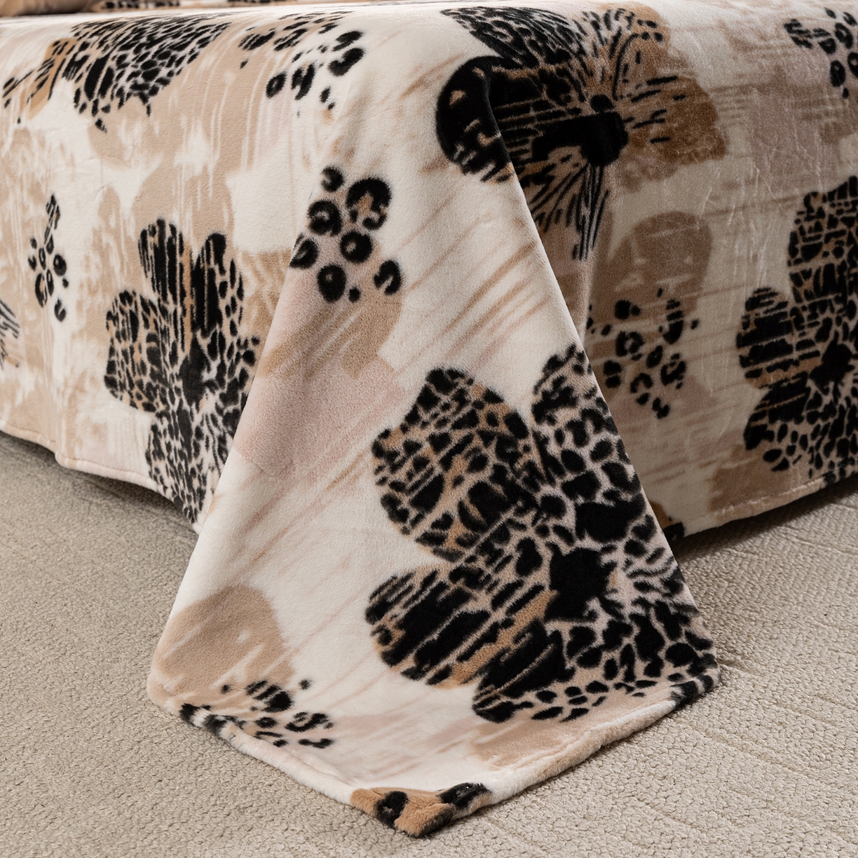 91家纺网 家纺一手货源 找家纺 锦罗绣 2025新款全消光兔绒300克牛奶绒床单 满园金色