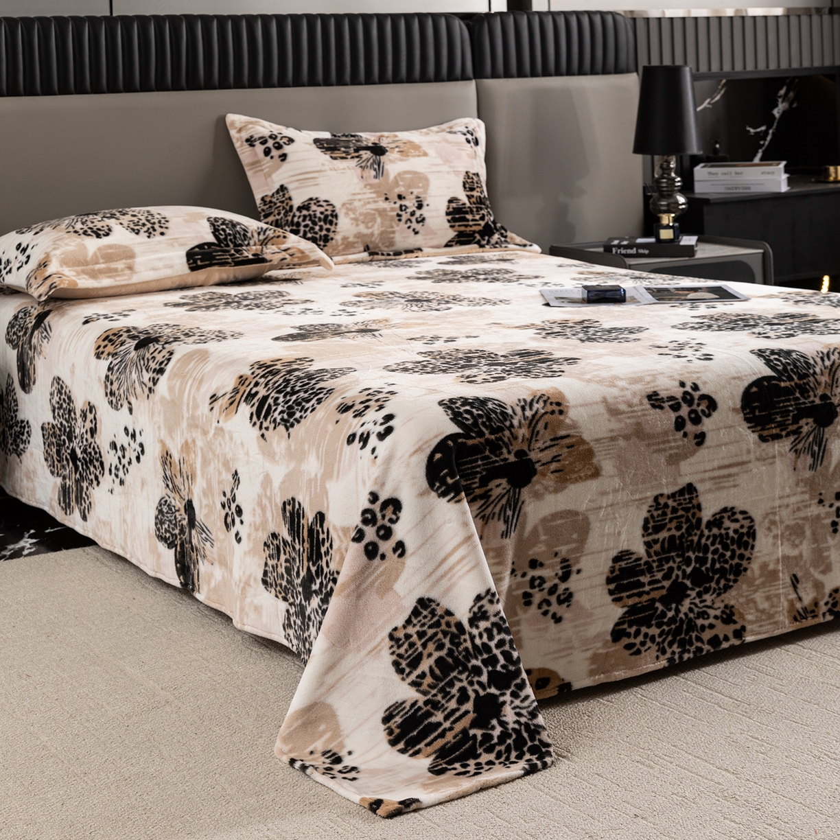 91家纺网 家纺一手货源 找家纺 锦罗绣 2025新款全消光兔绒300克牛奶绒床单 满园金色